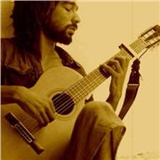 insegnante di chitarra, si offre per lezioni di base, nozioni e pratica di primo livello